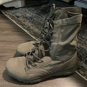 Nike sfb boots original sage green size 11